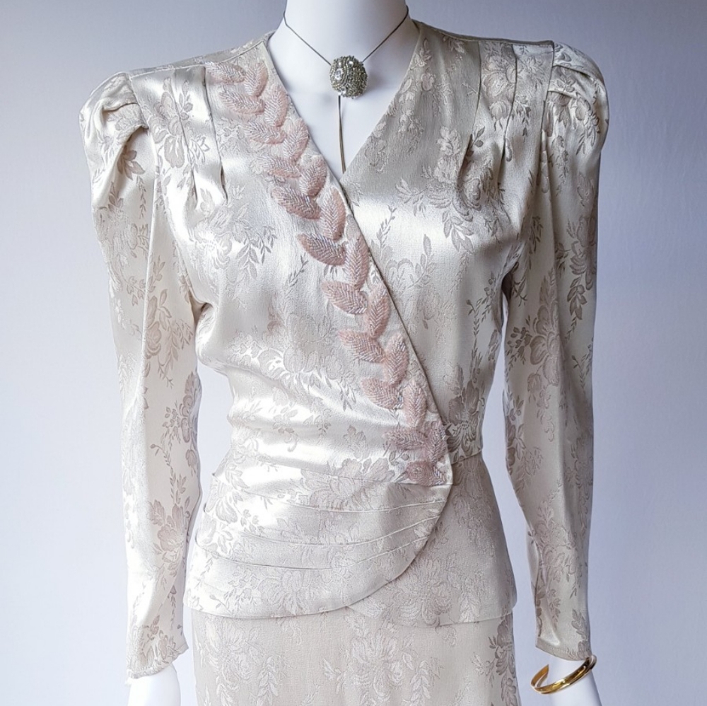 EXTRAORDINARY Vintage Skirt Suit💎 - Picture 3 of 7